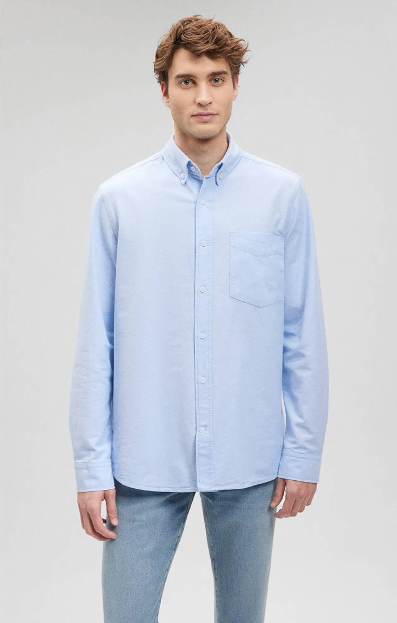 BUTTON-DOWN LONG SLEEVE SHIRT IN POWDER BLUE