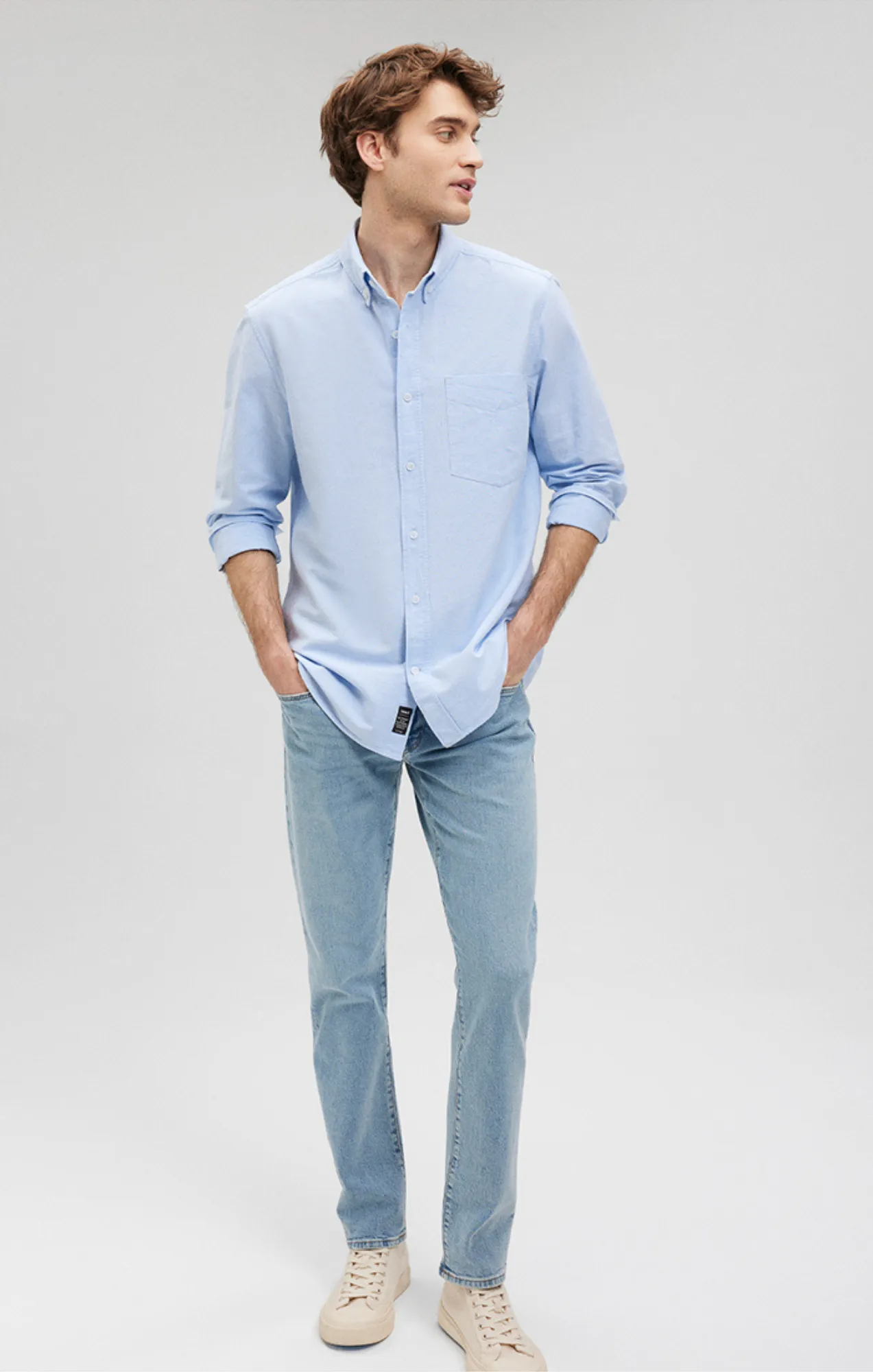 BUTTON-DOWN LONG SLEEVE SHIRT IN POWDER BLUE